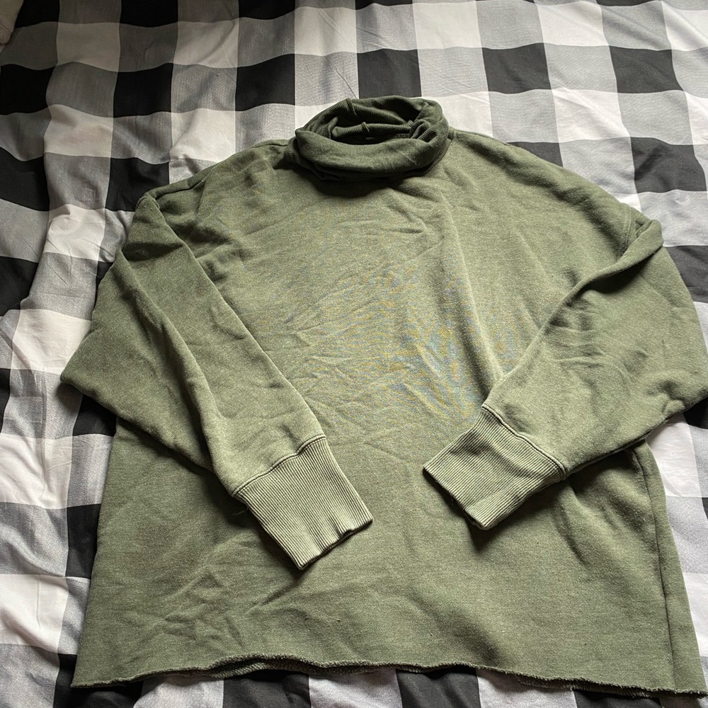 Olive green aerie turtle neck sweatshirt